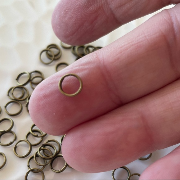 85 Split Rings, 6mm Findings, in Antique Brass Tone for Jewelry Craft Making - Picture 3 of 5